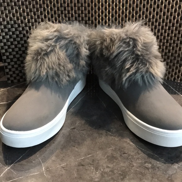 Brash Gray Faux Fur Trimmed Ankle Booties/Shoes Size 8.5 - Picture 3 of 11